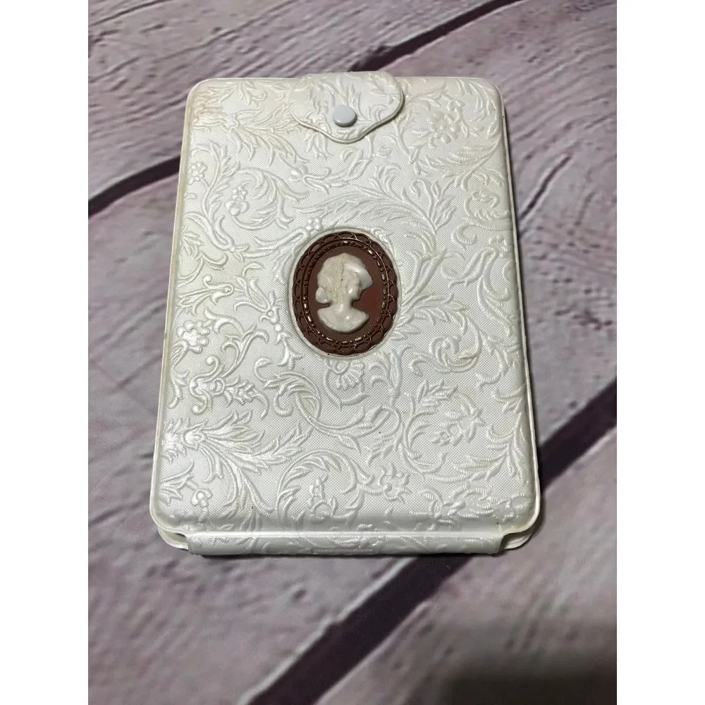 5 x 7 Antique Cameo case with mirror Collectible